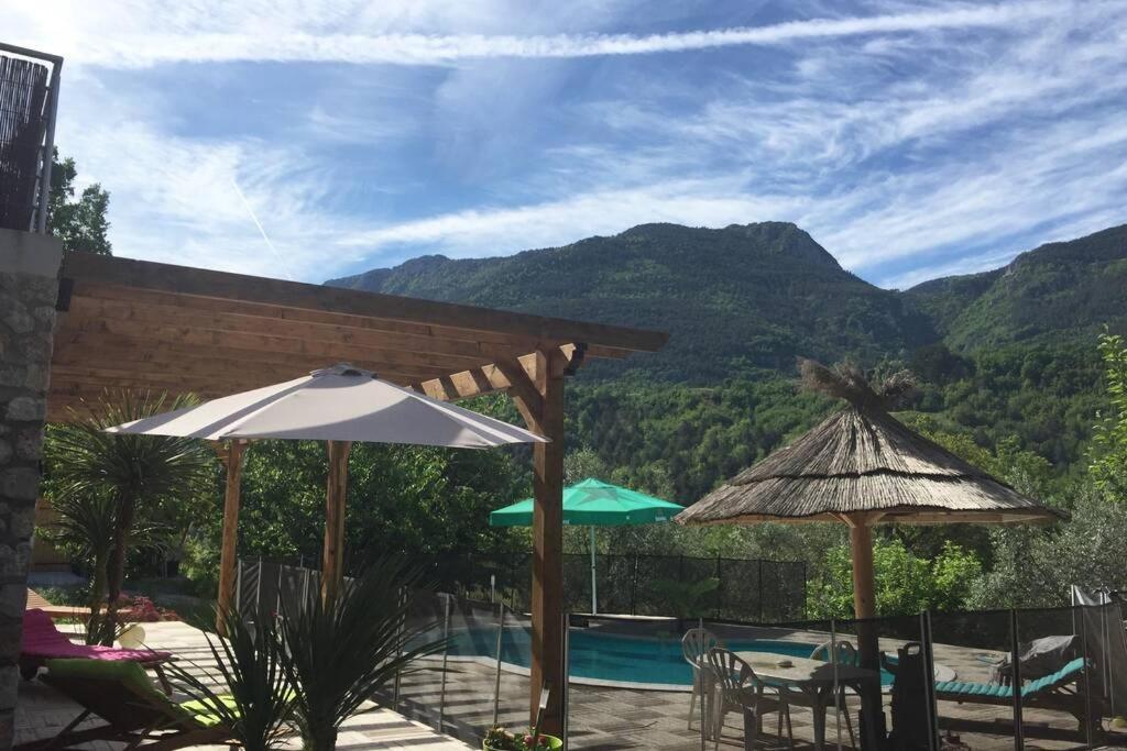 Appartamento 2P Au Coeur Des Montagnes Avec Piscine Chauffee Puget-Théniers Esterno foto