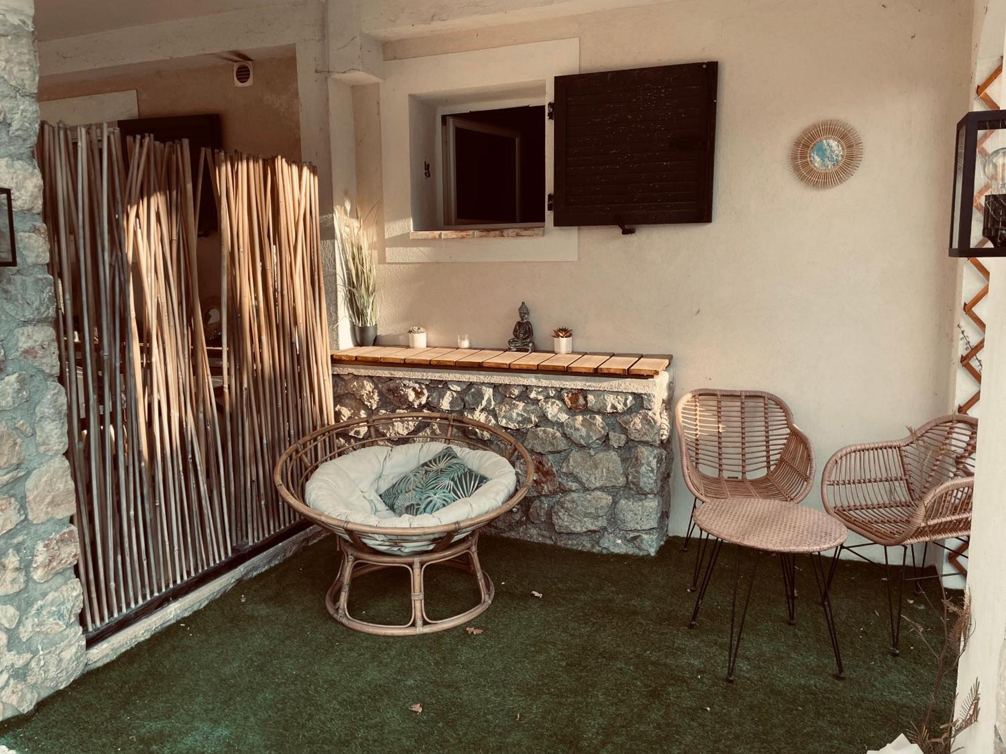 Appartamento 2P Au Coeur Des Montagnes Avec Piscine Chauffee Puget-Théniers Esterno foto